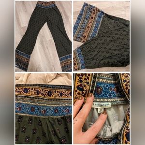 Earthbound bell bottoms Paisley flowers green size medium